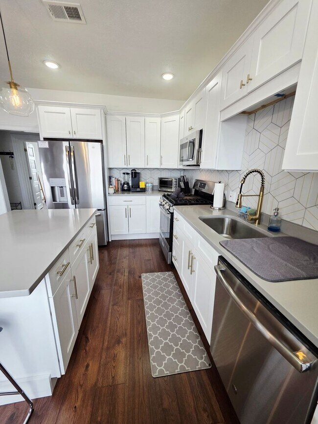 Photo - 9 Bailey Ave Unit 9 Bailey Ave  2 (Second Floor)