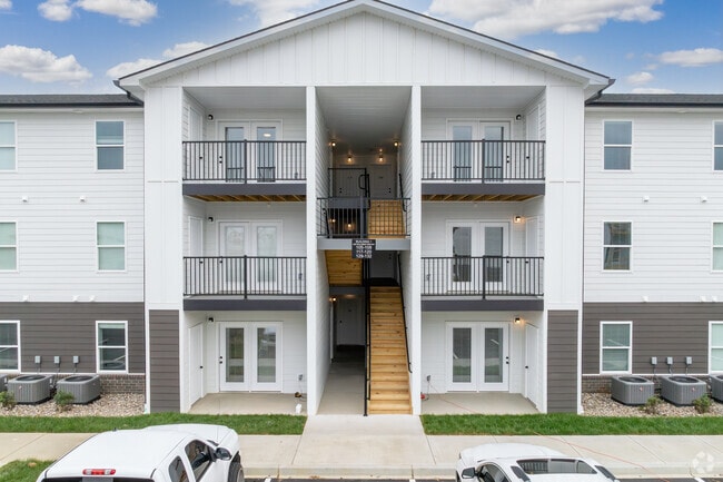 Flats on 10th - Flats on 10th