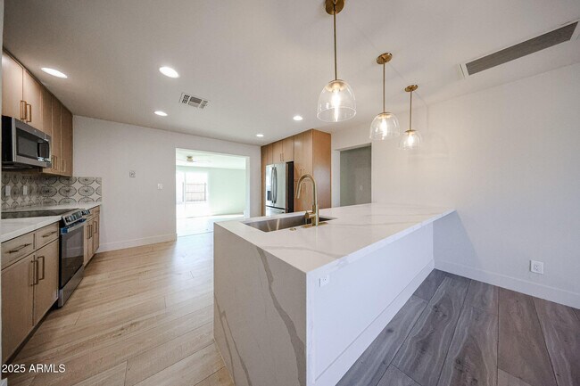 Photo - 7501 E Pierce St