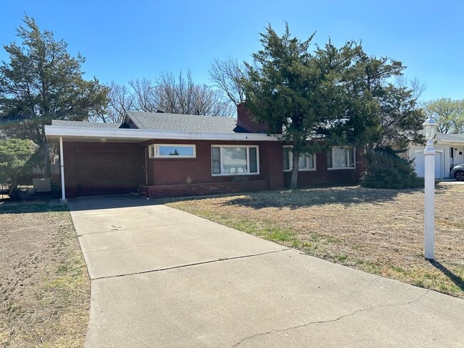 Building Photo - 2 Bedroom, 2 Bathroom, 2 Car Garage, Good Size Yard In Wolflin!! Text to Schedule Showing 806-340...