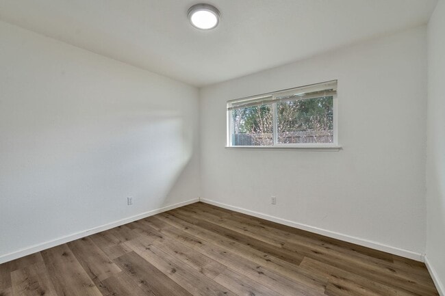 Photo - 2590 Cheryl Way