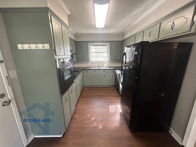 Photo - 1025 Crestview Dr S