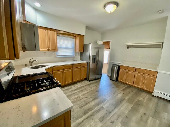 Photo - 384 Highland St Apartamentos Unidad #1