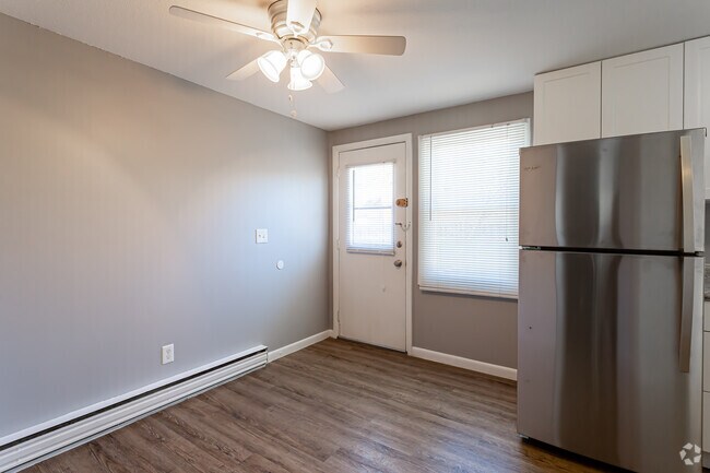 Kitchen - Townhouse Court Apartments