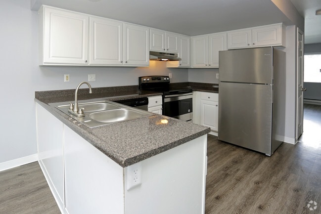 3BR, 2BA - 1130 SF - Carefree Village Townhomes