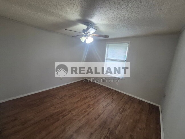 Photo - 605 Amhurst Dr