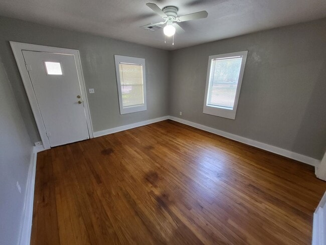 Photo - Remodeled 1 bedroom 1 bathroom duplex hous...