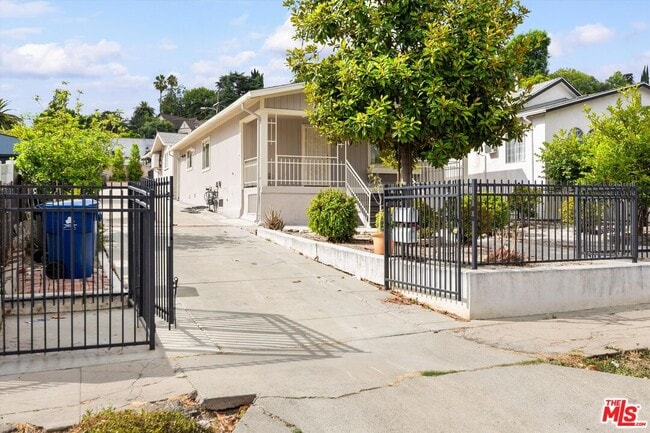Building Photo - 6190 Mesa Ave