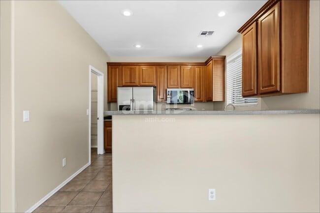 1211 S Mansard