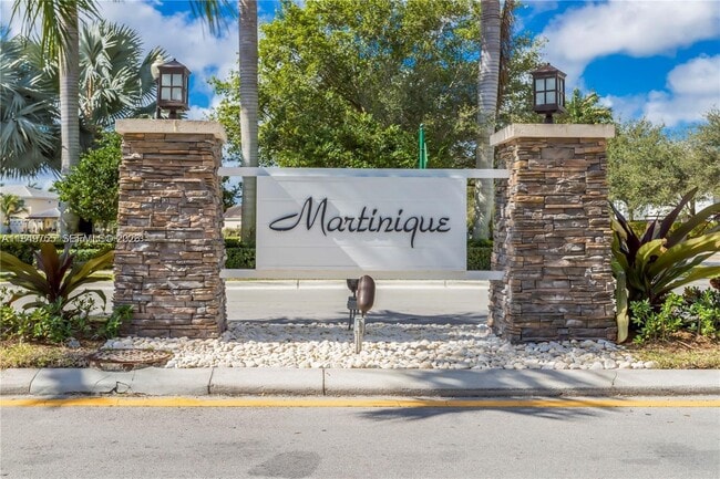 Building Photo - 3223 SE 4th Ct