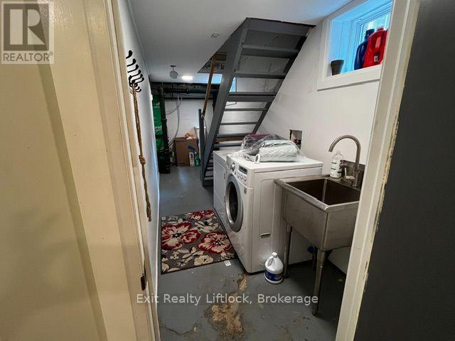 Photo - 450 Weller St