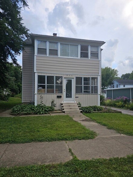 211 Edwards Ave Unit 2  