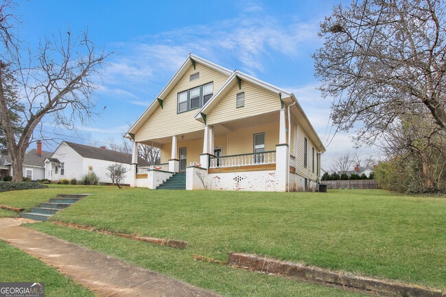 Photo - 304 Boulevard
