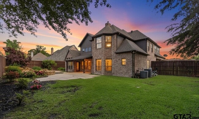 Photo - 2312 Pinehurst St