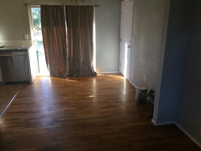 Photo - 2308 Maple Ln