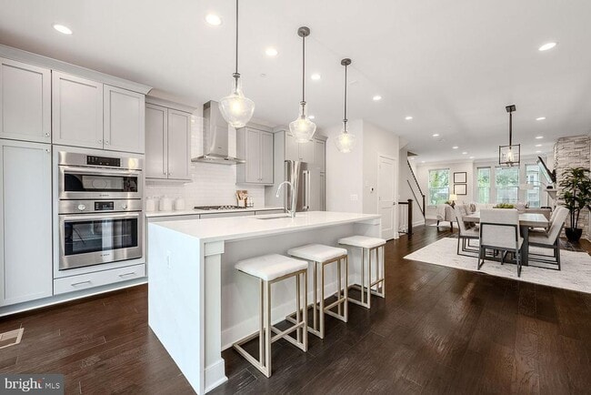 10326 Grosvenor Pl