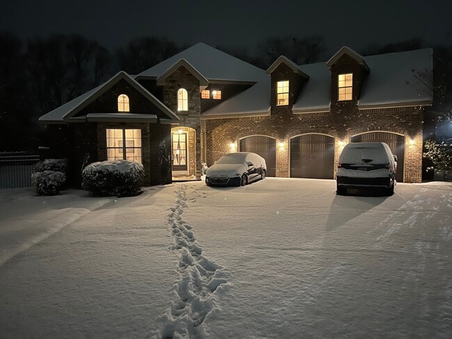 Building Photo - 105 Stonegate Trail