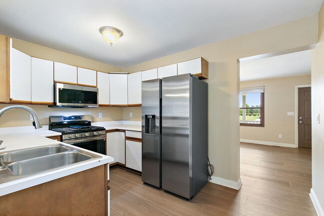 Photo - 1435 Moluf St