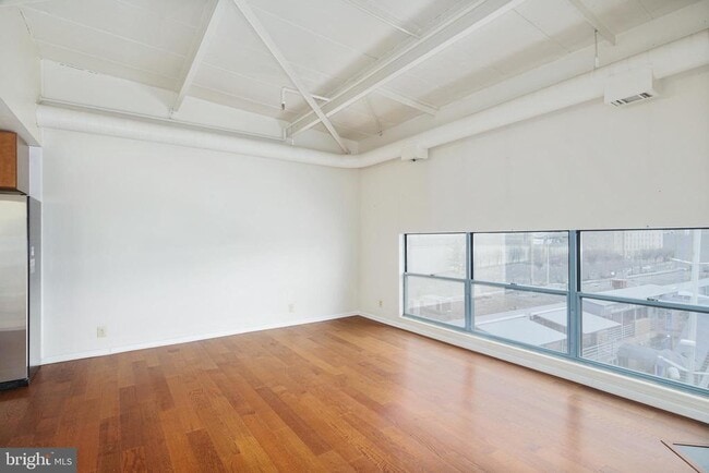 Photo - 3 N Christopher Columbus Blvd