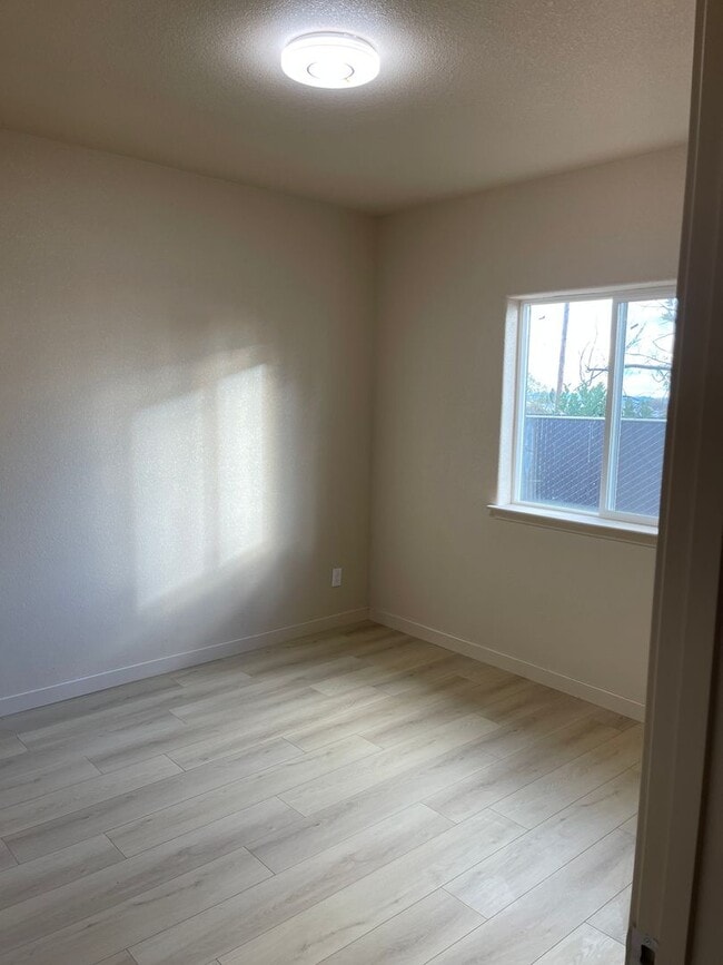 Building Photo - PA5524 A- Francis, Albert Unit A