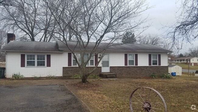 Building Photo - One Level Living in Fredericksburg! Rental