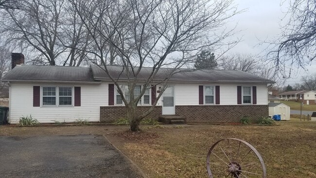 One Level Living in Fredericksburg! - One Level Living in Fredericksburg! House