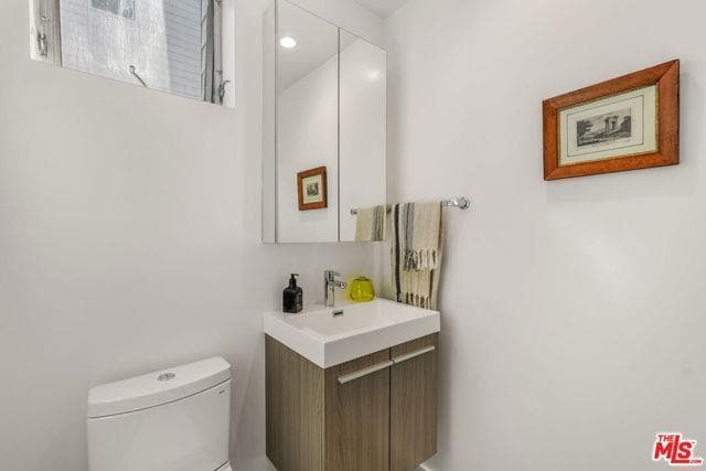 3724 1/2 Vinton Avenue Apt #1/2, Los Angel... - 3724 1/2 Vinton Avenue Apt #1/2, Los Angel...