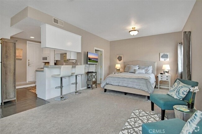 Building Photo - 328 Rosecrans Ave Rental