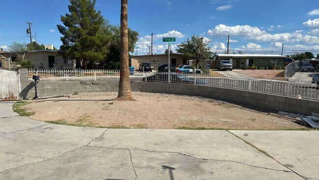 Photo - 3 BEDROOMS 2 BATHROOMS HOUSE AVAILABLE FOR...