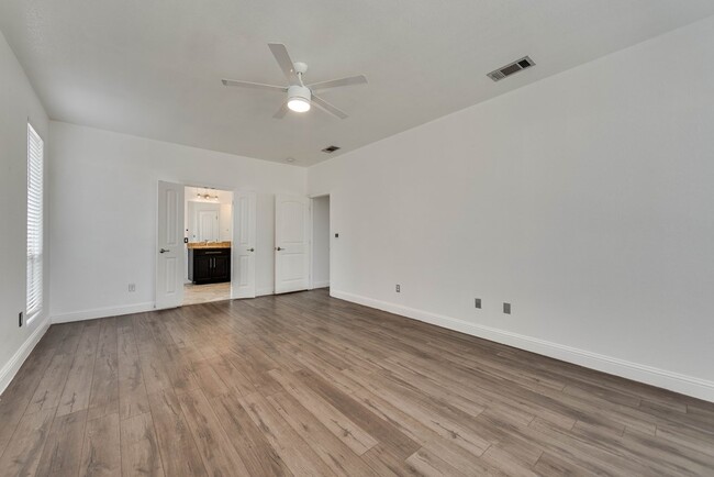 Photo - 3904 Roma St