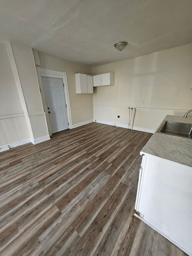 Photo - 4 bedroom townhouse style unit on west side