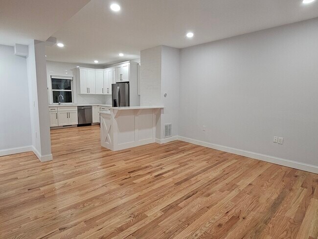 Photo - 141 Morse St