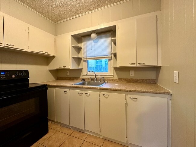 Photo - 1052 S Meridian Ave