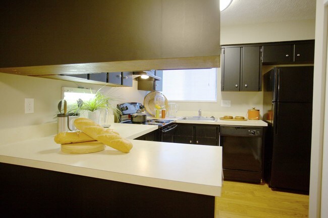 Photo - WOODVIEW PLAZA