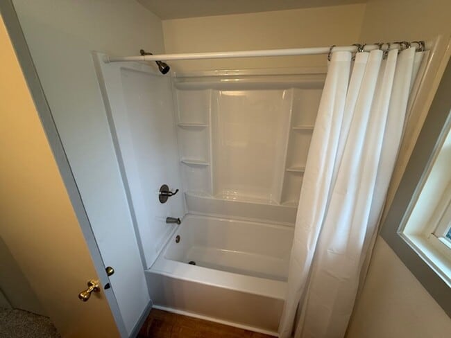 Photo - 3bed/1.5bath $500 signing bonus if lease signed by April 31st, 2026