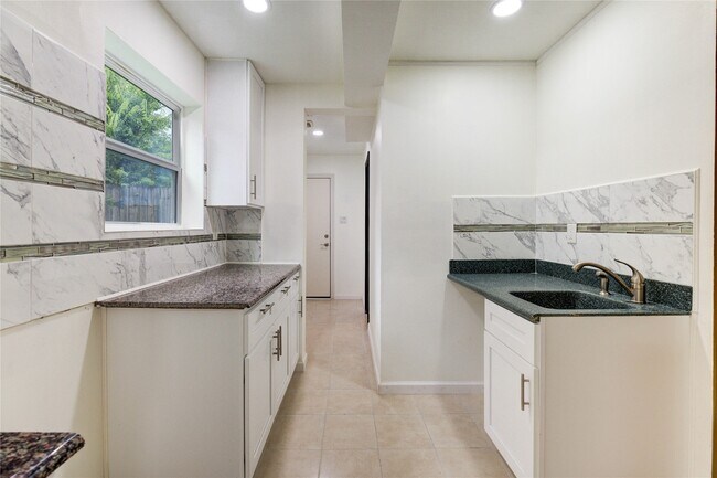 Photo - 303 Shady Glen Ln