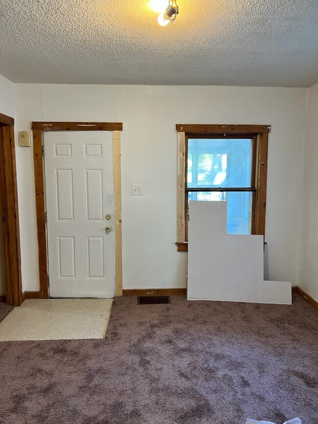 829 E Rogers Ave