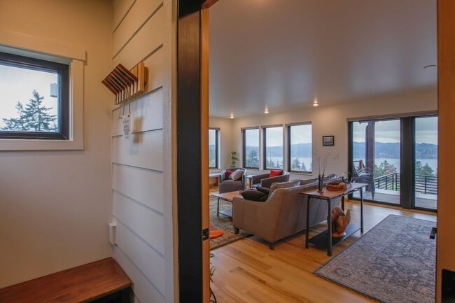 Photo - Stunning Holmes Harbor Home and Pet Friendly!