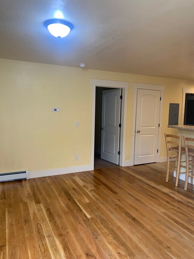 Photo - 316 W Broadway St Unidad B