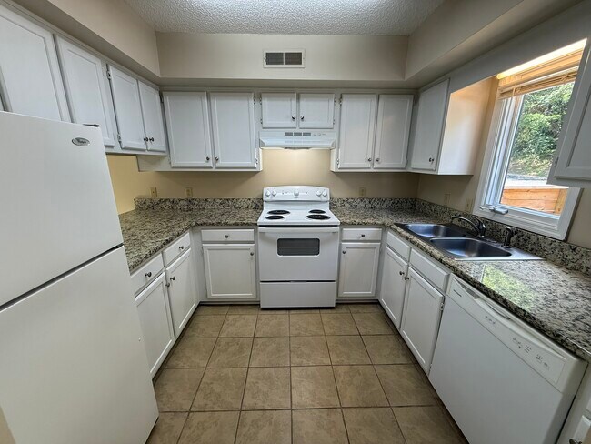 Photo - Laurelwood Apartments