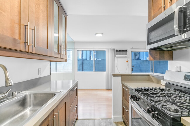 Photo - 1812 Westholme Ave