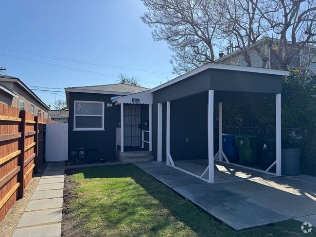 Building Photo - Charming 2bd 1ba Rental