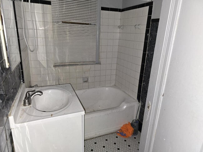 Photo - 9120 Winthrop St