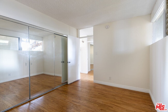 Building Photo - 11131 Rose Ave Unit 17