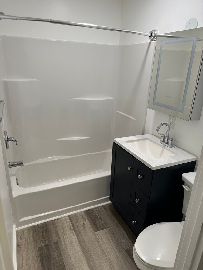 Photo - 414 Maple Dr Unit B