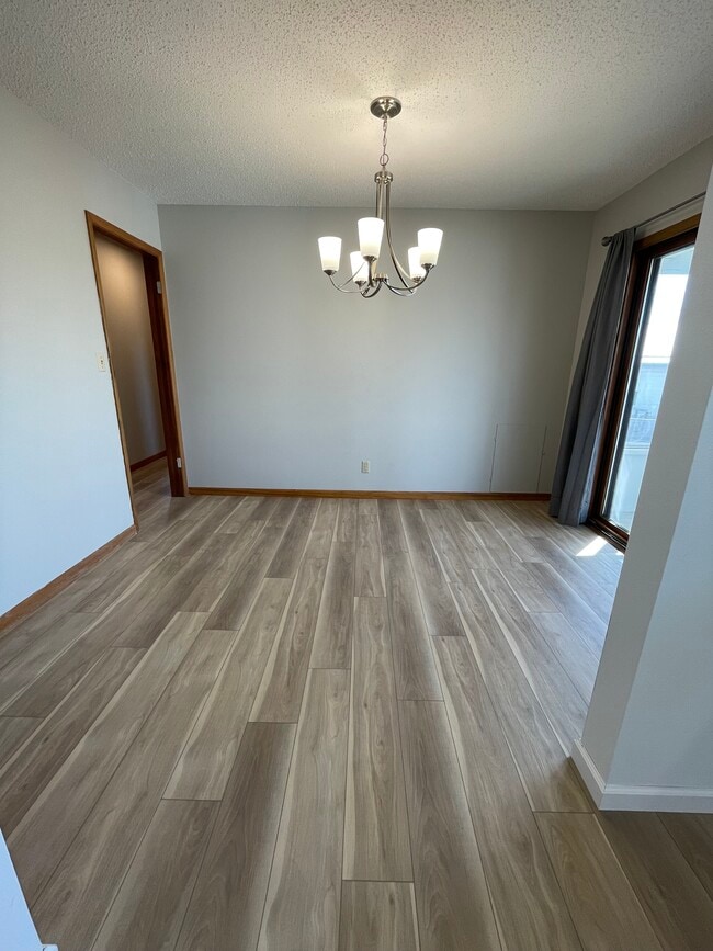 Photo - 975 W 9th Ave