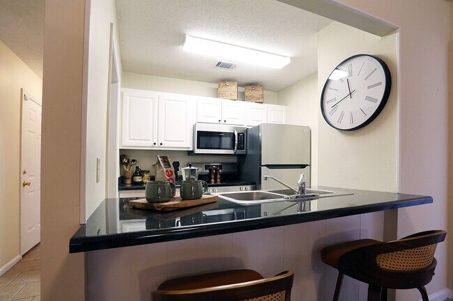 Kitchen-with-Bar-Stool-Seating-The-Vine-at-Bermuda-Run-Apartments-Near-GSU