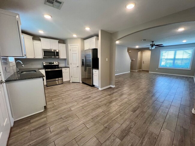 Photo - 6630 Leightyn Ln