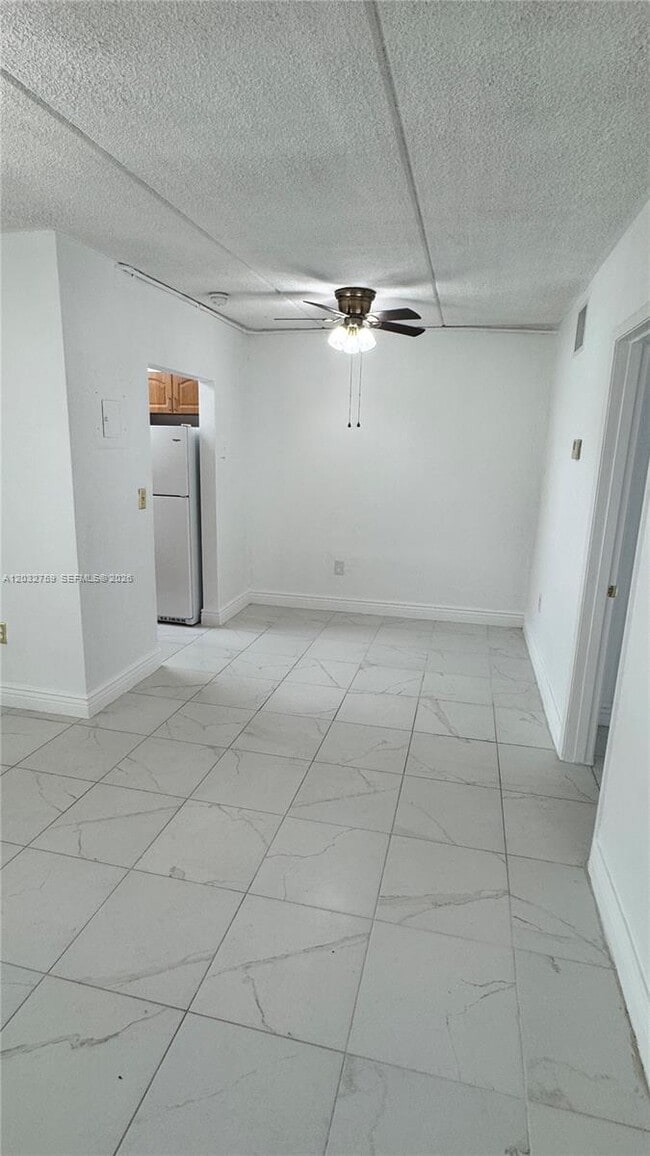 Photo - 1154 W 35th St Unidad 102
