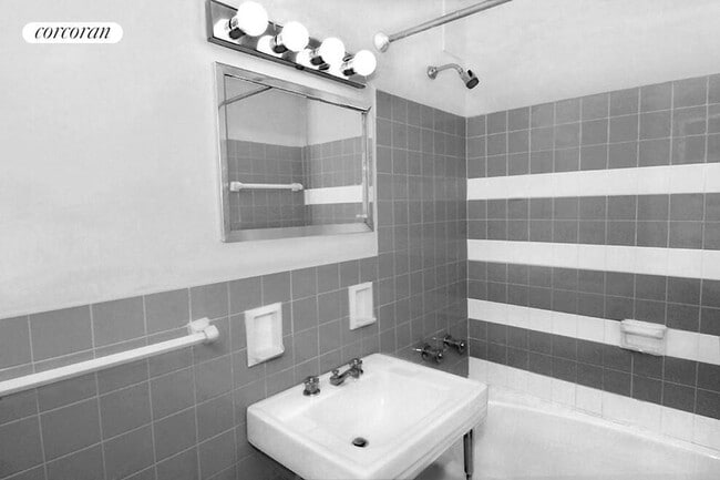 Photo - 230 E 79th St